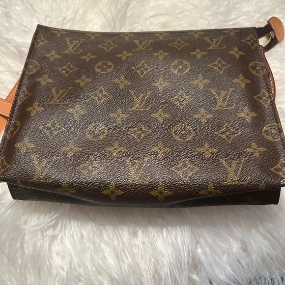 Louis Vuitton Brown Monogram Toiletry Pouch with Insert and Vachetta Strap - Picture 14 of 16